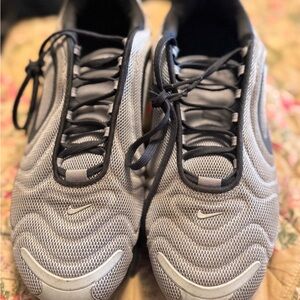 Nike airmax 720 wolf grey Men's Gray Athletic Shoes